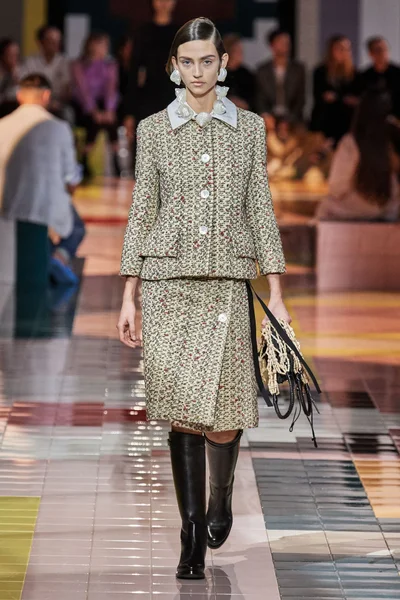 Look 28